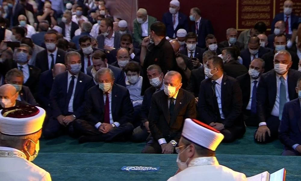 Κατακραυγή για την προπαγάνδα του Ερντογάν με το σόου στην Αγιά Σοφιά